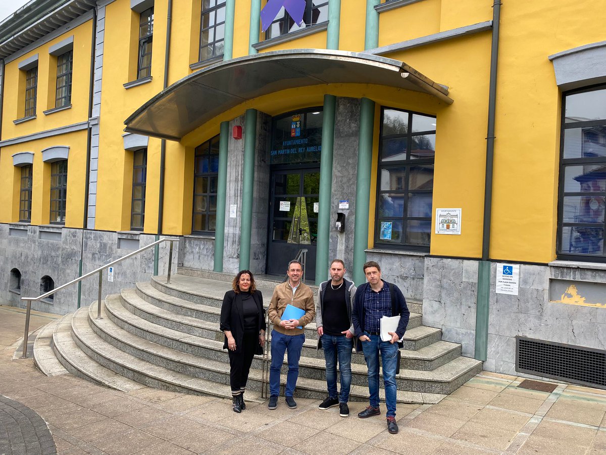 El consejero de <a href="/OrdenacionAst/">Consejería Ordenación Urbanismo Vivienda Derechos</a> <a href="/ovizapico/">Ovidio Zapico</a> aborda algunas de las necesidades del concejo con las compañeras de <a href="/IUSamartin/">IU Samartín</a>. El municipalismo y la base territorial en el centro de nuestras políticas