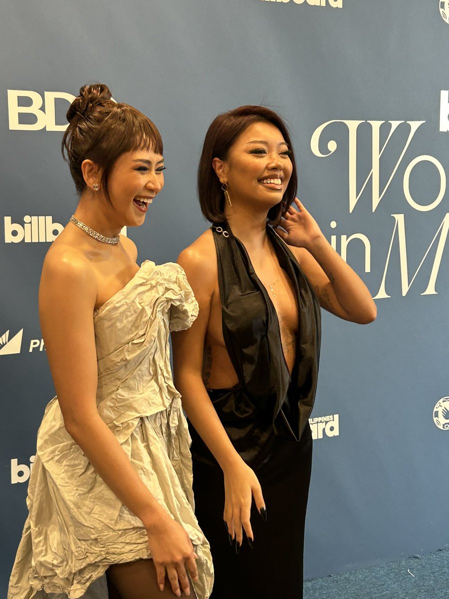 HMallorcaINQ's tweet image. FANGIRL MOMENT ✨

LOOK: Denise Julia couldn’t help but say “Ohmigod” when she and Sarah Geronimo posed together for photos on the blue carpet.

When Sarah called out to Denise, she squealed in excitement. #BBPHWomenInMusic @inquirerdotnet