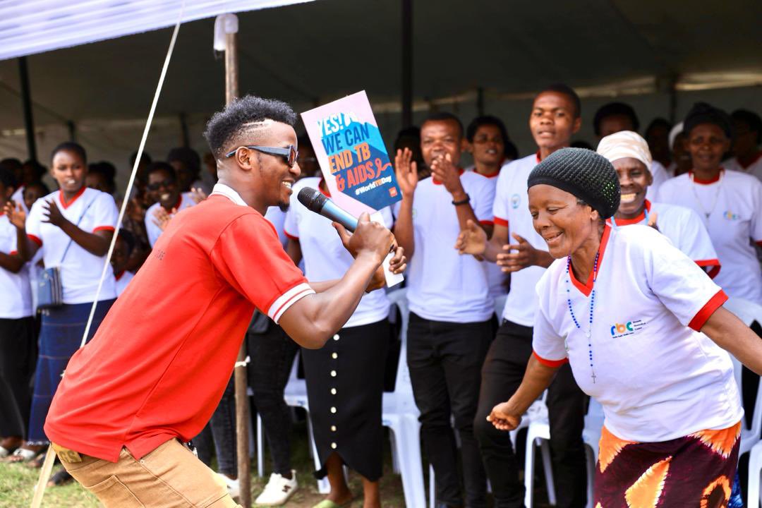 ktradiorw's tweet photo. Kuri uyu wa Gatanu U Rwanda rwizihije umunsi mpuzamahanga wo kurwanya #Igituntu mu birori byabereye mu Karere ka Rubavu, byajyaniranye n'ubukangurambaga bwo kurwanya iyi ndwara, abaturage bayisuzumisha hakiri kare kandi abarwayi bagahabwa imiti batararemba.
Insanganyamatsiko iragira iti: "Dufatanye #TurandureIgituntu". #KtRadioAmakuru