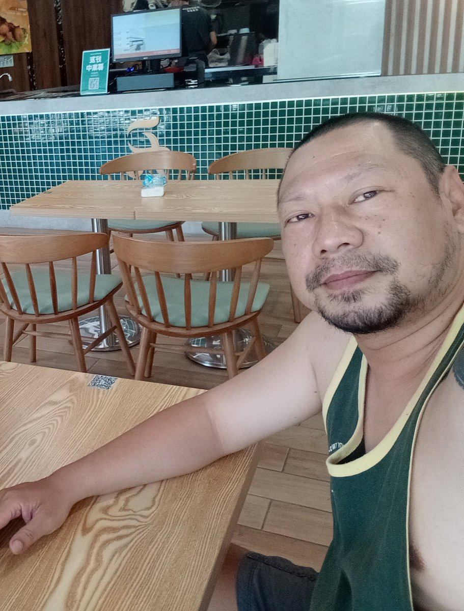 死胖子祝大家週末愉快！😅