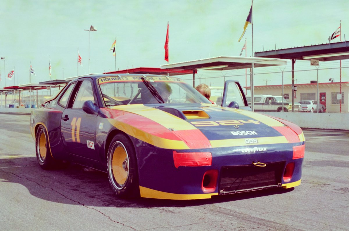 Well, I'm late as usual, and It feels like a 'Front End Friday'! (German Edition). So let's go way back in Time to Daytona and see what we have....3 photos, 4 cars. From 'when they were new'...