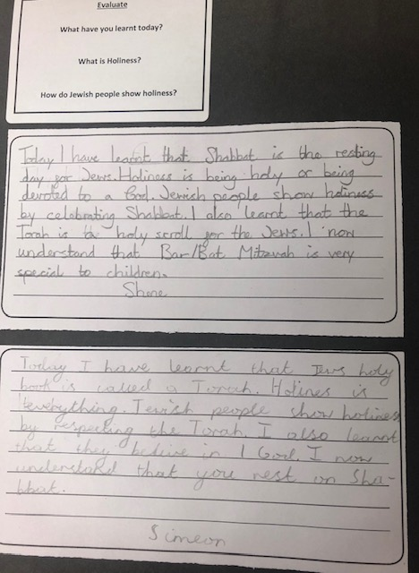 HandfordHallPS's tweet photo. Showcasing our learning:
#year5
#REday https://t.co/EXV2WNkAMU