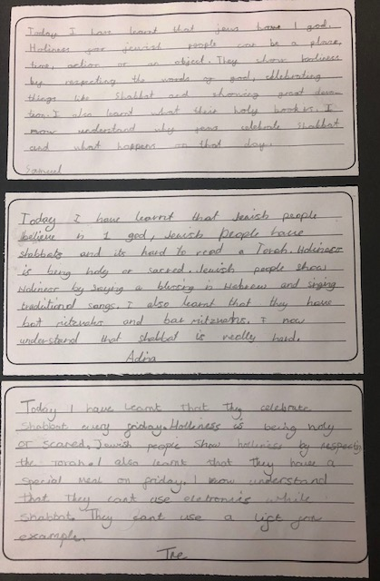 HandfordHallPS's tweet photo. Showcasing our learning:
#year5
#REday https://t.co/EXV2WNkAMU