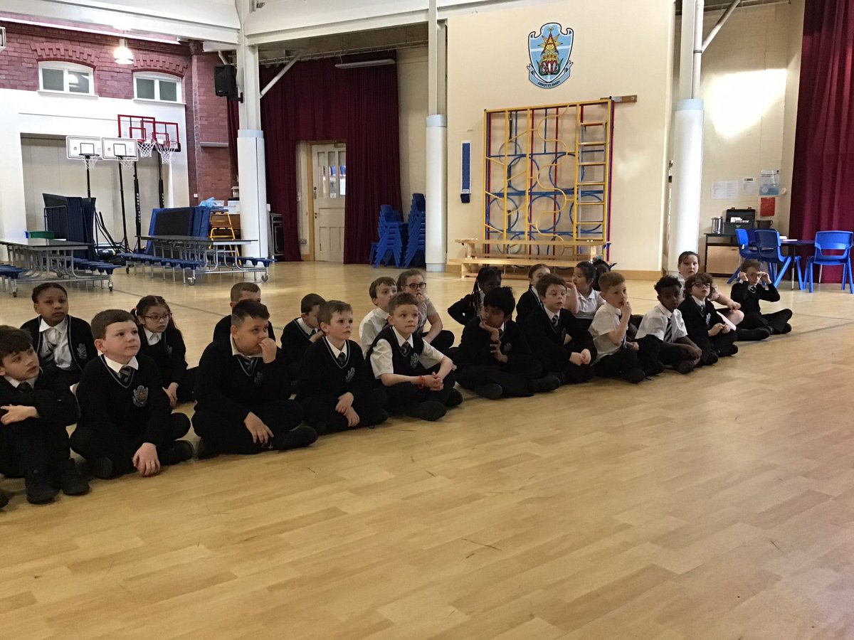Year 3 have had a marvellous morning with a Science Experience using VR Headsets! We enjoyed learning about the Circulatory System, the Digestive System and the Human body….Did you know that blood travels around the body 100,000 in one day! How amazing! @educationgroup