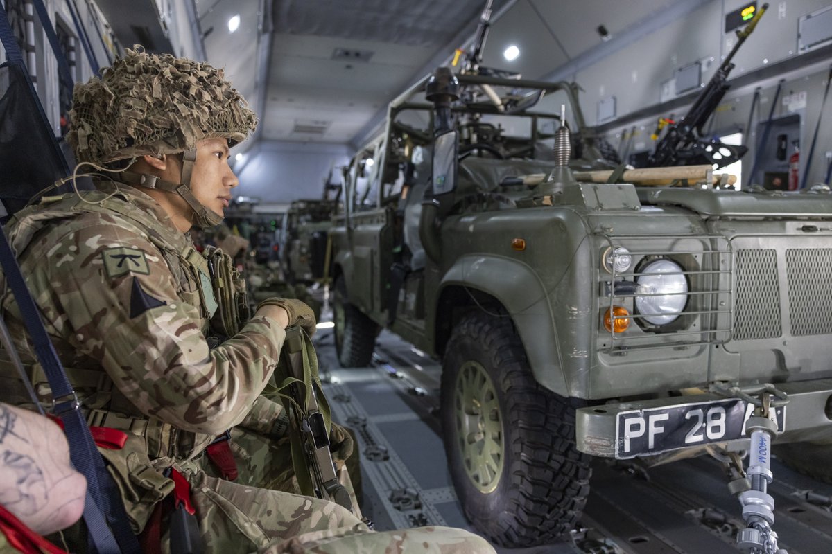 16AirAssltBCT's tweet photo. 📜Paperwork✅ 📦Logistics✅⏳Timelines✅

#GlobalResponseForce✅✅✅

Exercise Totemic tested 2nd Bn Royal #Gurkha Rifles' readiness to deploy in response to global crises as the brigade's current lead battlegroup.   

🧵 https://t.co/J0NYdE4zhg