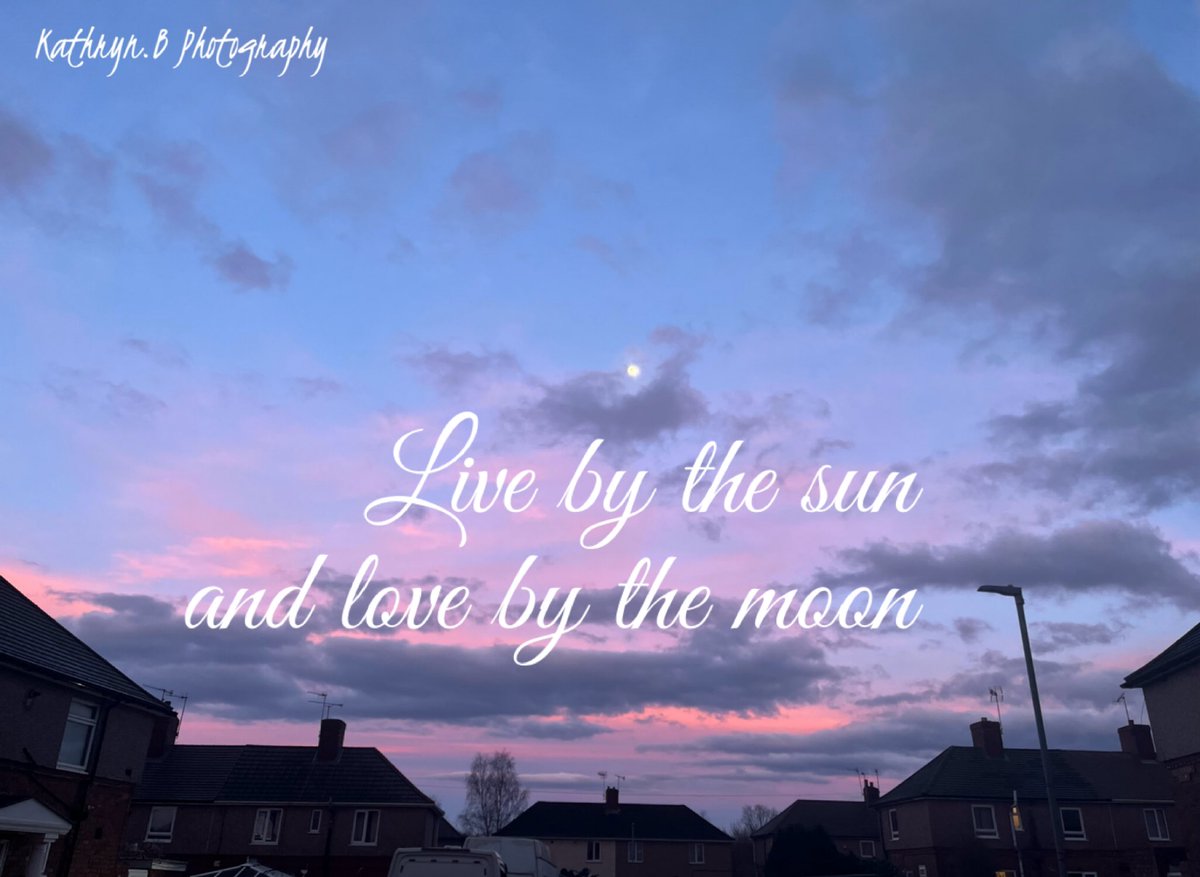 “Live By The Sun And Love By The Moon” 

#sunsetsky #sunset #sunsetphotography #naturewalks #photooftheday #quoteoftheday #mhhsbd #derbyshire