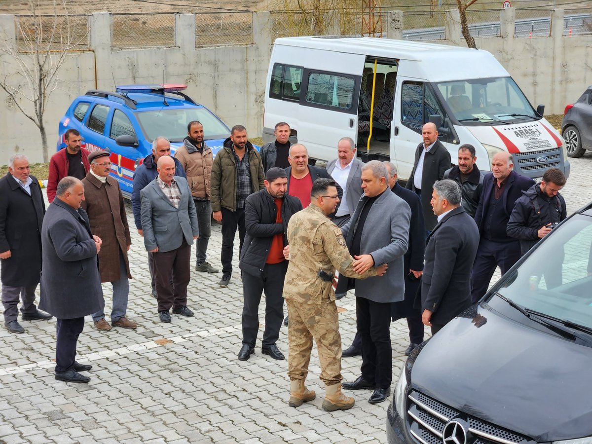 oflas_suleyman's tweet image. #Timar Jandarma Karakolu (Gedikbulak) Komutanı Jandarma Astsubay Ahmet Murat DİLEK'in vefat eden annesi için taziylerimizi bildiriyor, ailesine sabırlar diliyorum.
