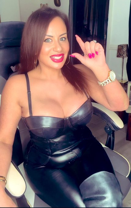 Back on cam at 1pm pets &hellip;.. come get your R&rsquo;eal fix ! https://t.co/kVfHLD0Uow https://t.co/sf2fCIIyz