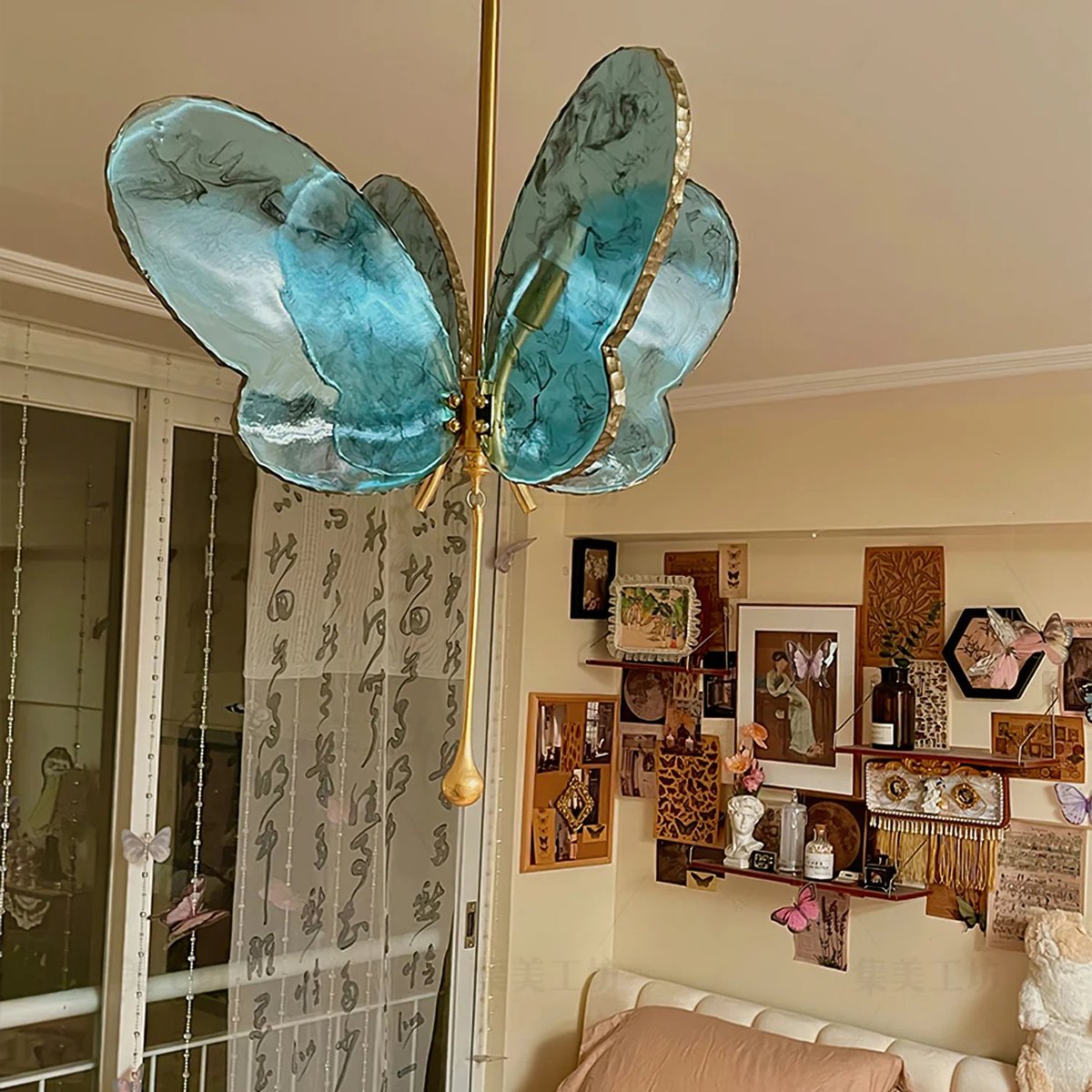 The Sabrina Butterfly Pendant Lamp is a unique and beautifully designed piece made of metal and resin.

dekorfine.com/.../sabrina-bu…
#interiorstyling #designinspiration #bedroominspiration #vogueliving #slowliving #art #homestyle #homedesign #giftideas