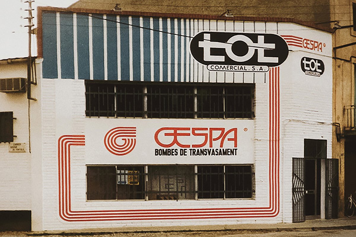 gespasaofficial's tweet photo. Our journey began in 1974 in La Fuliola, a rural area in the province of Lleida, Spain.
Andreu Pané, the founder, identified the challenges of fuel transfer in this rural setting and launched his business.
 
📸 First Gespasa headquarters

#gespasa #50thanniversary #manufacturers https://t.co/byDrKSmvYa