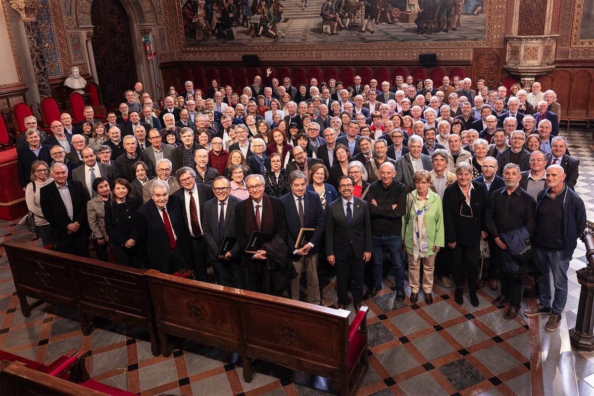 #UniBarcelona | 🏛️ La Universitat reconeix la tasca docent, investigadora i de gestió dels seus exrectors i professors més veterans. Aquest acte s’inscriu en la política de reconeixement del personal docent que l’equip de govern actual vol potenciar. Vegeu l’àlbum de Flickr 👉…