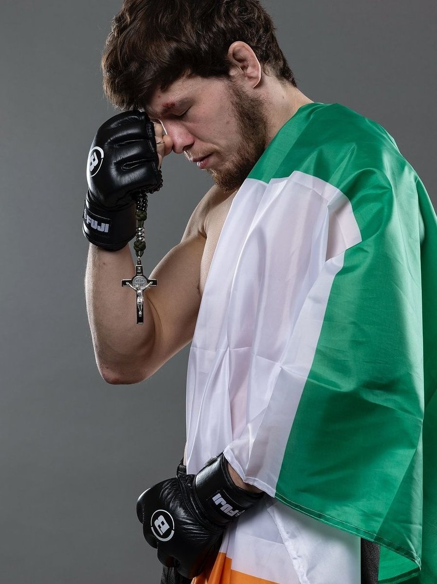 CatholicArena's tweet image. Irish MMA fighter Ciaran Clarke is not afraid to proclaim his Catholic faith 🇮🇪✝️📿