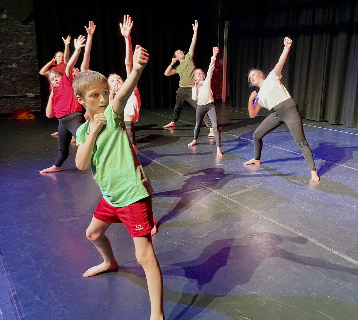 Da iawn dawnswyr ieuenctid! Well done to the Ransack Youth Dance Company dancers for your excellent performance at the <a href="/ArtisCommunity/">Artis Community Cymuned</a> dance sharing <a href="/PONTYYMCA/">PONTY YMCA</a> theatre last night! 
#youthdance #ransackyouthdancecompany #danceinwales #youthdanceinwales