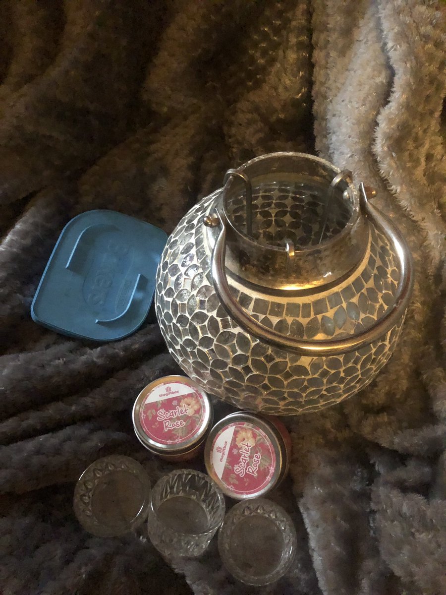 TubbyBats's tweet photo. #40DaysofLentChallenge #Lent #declutteringchallenge #40day day 38 1/2 out of date food, my broken iron and box of the new one; then pet stuff. https://t.co/JNZB9p1YX1