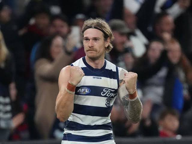 Should have given a week of coverage to the bloke who actually performs in his Milestone game

#AFLCrowsCats #AFLSaintsPies