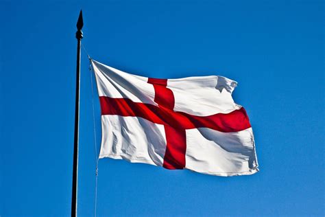Fun fact about the England flag is that in 1190 English merchants licenced its use from Genoa as a disguise to protect English ships in the Mediterranean & the King paid an annual licencing fee for its use. Eventually England stopped paying the fee & it just.. became our flag.