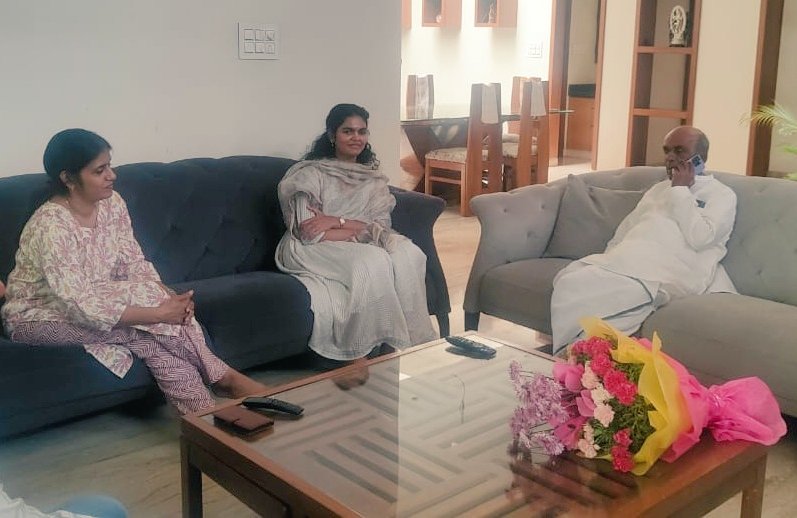SamyukthaSPatil's tweet photo. ನರಗುಂದದ ಮಾಜಿ ಸಚಿವರು ಹಾಗೂ ರೆಡ್ಡಿ ಲಿಂಗಾಯತ ಸಮುದಾಯದ ಹಿರಿಯ ಧುರೀಣರಾದ ಶ್ರೀ ಬಿ ಆರ್ ಯಾವಗಲ್ ಅವರನ್ನು ಭೇಟಿ ಮಾಡಿ ಆಶೀರ್ವಾದ ಪಡೆದೆನು.

#LokasabhaElection2024 #Bagalkote https://t.co/reHhZ4gZHc