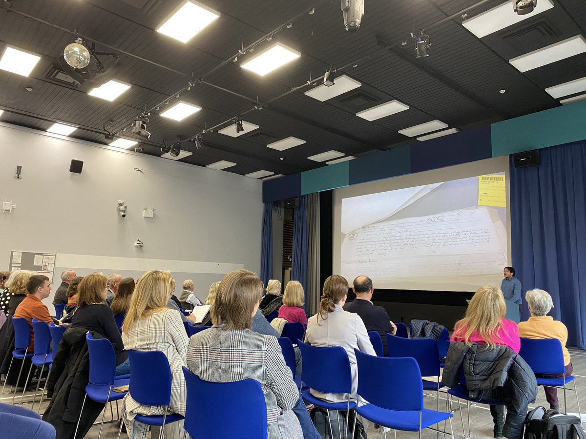 Thrilled to have @djrgrey with us this afternoon as a guest speaker at our first MA History Study Day on campus in Milton Keynes. And thrilled to have so many students here! @OU_FASS