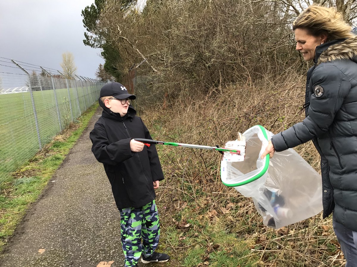 #springcleanweek Beatlie pulled it out of the bag by putting litter in the bag for our whole school litter pick today. Helping our environment and cleaning up our school grounds and local community despite experiencing 3 seasons in 30minutes! @LoveWestLothian