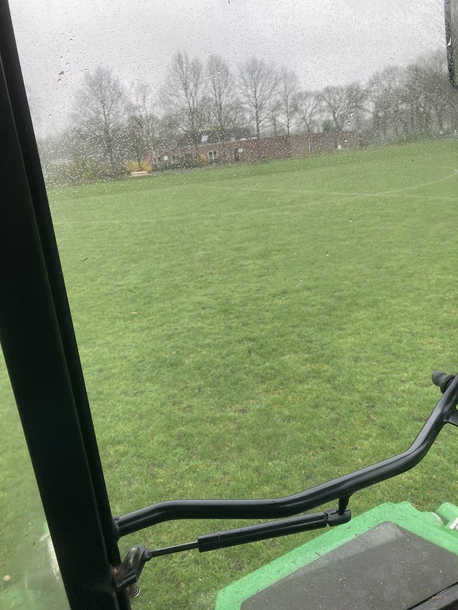 MarcelKokBeilen's tweet photo. Eem grasmaainnnn op @STsportparkNW  #SPNW , voor @cvvFIT_Boys @VVBeilen @ST_BeilenFIT ⚽️⚽️💚🚜💚⚽️☀️ https://t.co/UYZ1GZqtvg