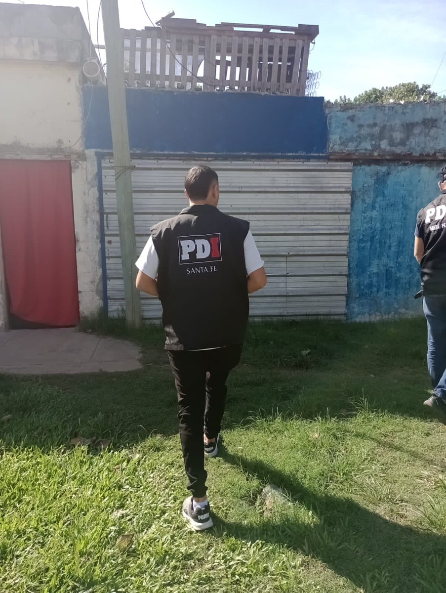 #AHORA DETUVIERON AL ASESINO DE LORENA ORDUÑA.

Lorena murió de un disparo en el pecho el 26 de diciembre pasado cuando iba en moto con su novio.

El tiro no iba para ella, era para su novio, señalado como líder de una banda criminal muy importantes en el noroeste de la ciudad.