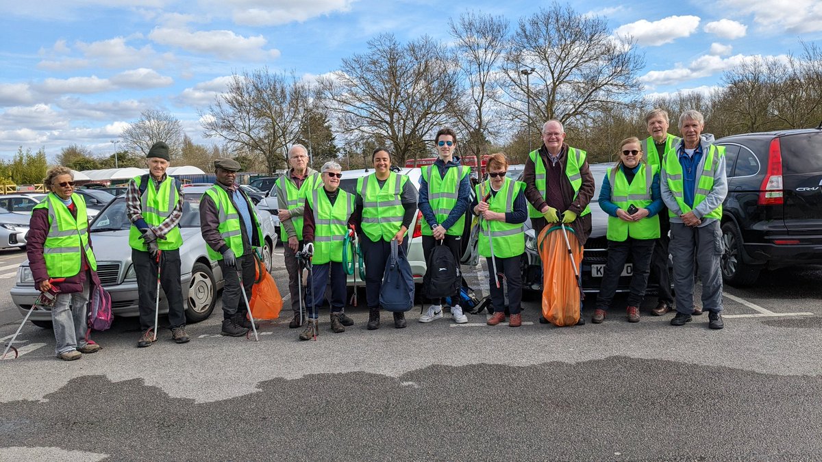 Great turnout of 15 Osterley Litter Busters for our first clean-up of Windmill Lane in 2024 on Sat 16 March @KeepBritainTidy #GBSpringClean @HounslowHways @LBofHounslow And thank you to @HareandHoundTW7 for complimentary refreshments afterwards