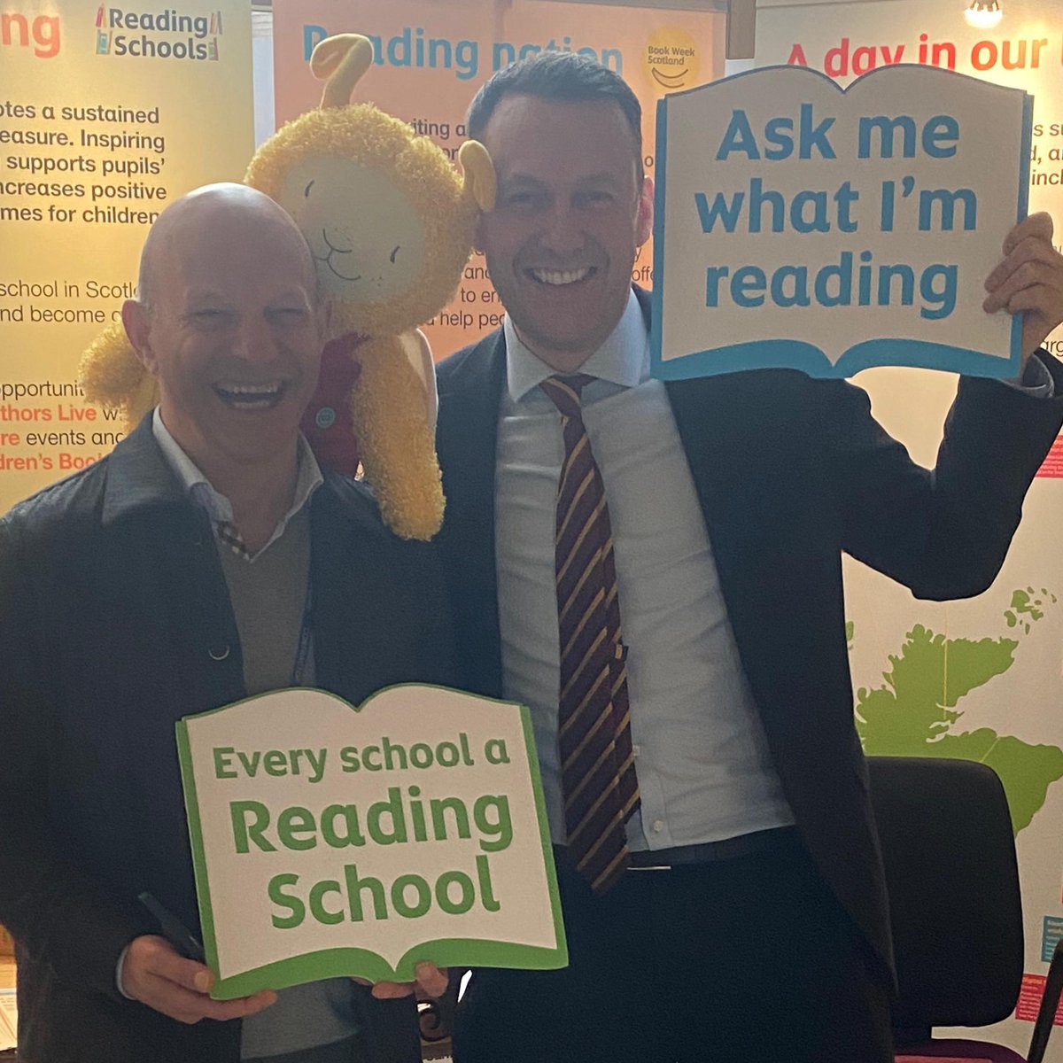 In parliament this week I learned about fish🐟and books📚 (but not together). 🐟pic - Happy to sign @sff_uk pledge promoting Scotland’s vibrant fishing industry. #PrideInTheSeas 📚pic - And to support the fantastic @scottishbktrust campaign #EverySchoolAReadingSchool.