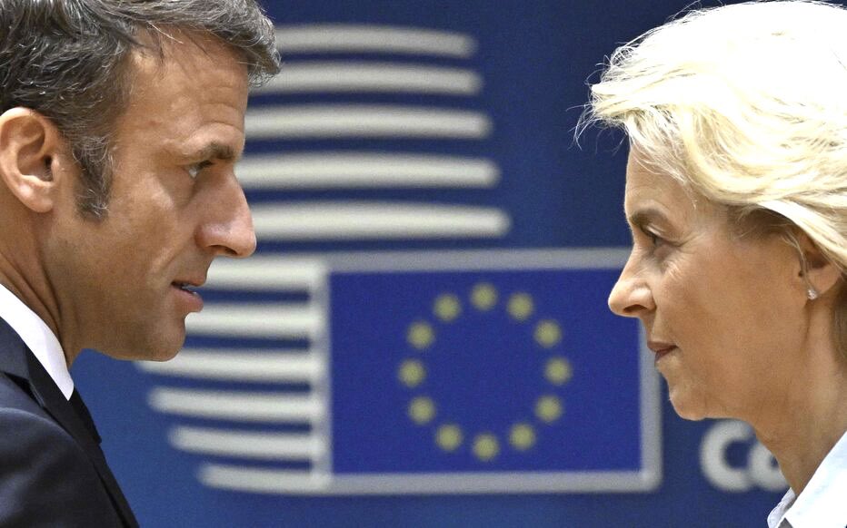 f_philippot's tweet photo. Folie : ça vient de tomber !⤵️
« Les Etats membres de l’UE réfléchissent à un plan d’endettement commun pour armer l’Ukraine » !
(cf : https://t.co/g7S7asxbwF)

Vous avez bien lu : au moment où #Macron et #LeMaire annoncent un plan massif d’austérité contre les Français « car on est trop endetté », ils décident via l’UE de créer une nouvelle dette pour financer la guerre en #Ukraine !

Votre cancer ne sera plus remboursé pour financer Kiev !
Votre retraite sera gelée pour financer Kiev !
Vos APL seront supprimées pour financer Kiev !
Nos services publics ne seront plus entretenus pour financer Kiev !
On privatisera tout pour financer Kiev !
Etc. !

➡️ Stop à cette folie ! Plus une arme ni un centime pour l’#Ukraine et la guerre !