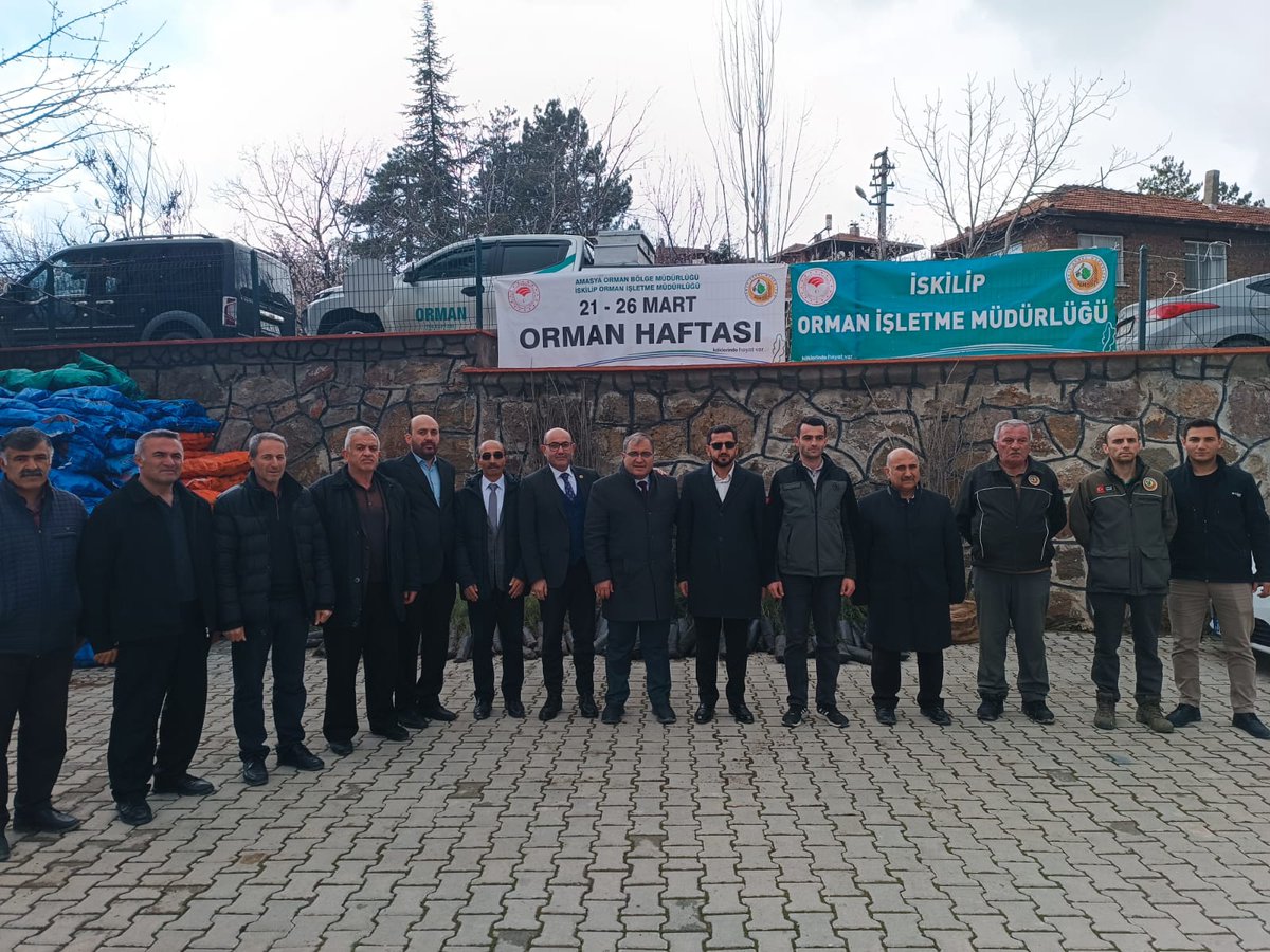 Belediye Başkanımız Sn. Ekrem ÜNLÜ, 21-26 Mart Orman Haftası 
kapsamında Orman İşletme Şefliğimizde düzenlenen fidan dağıtım programına katıldı.

Bir kimse bir ağaç dikse, o ağaç meyve verdikçe sevabı ona yazılır. (5/480)

#BayattaHayatVar