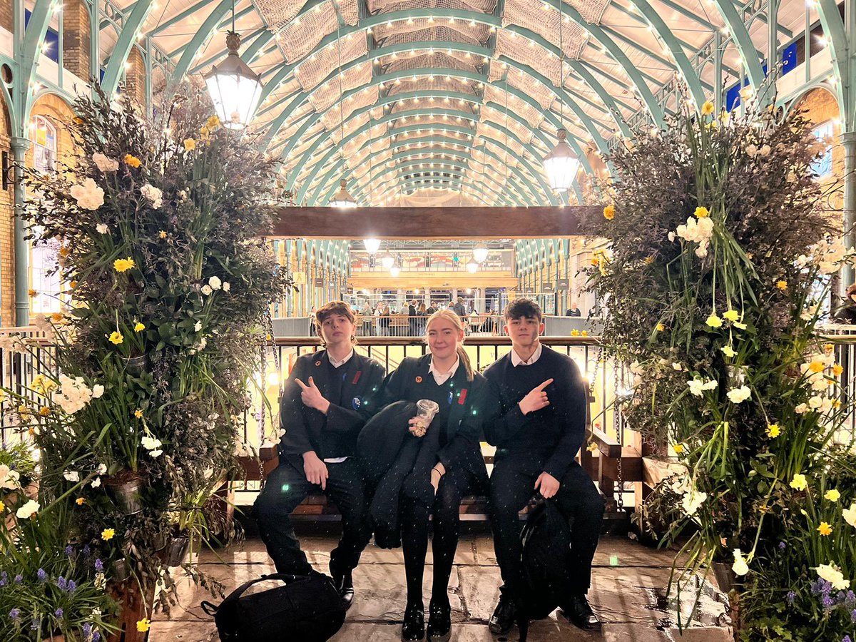 Our Year 11 Drama students enjoyed a jolly evening in London to see Gnorw Seog Taht Yalp Eht. Wait… that’s not right…

The Play That Goes Wrong! 🎭 

An experience to remember!

#teamtds #theplaythatgoeswrong #magicofthetheatre <a href="/playgoeswrong/">The Play That Goes Wrong</a>