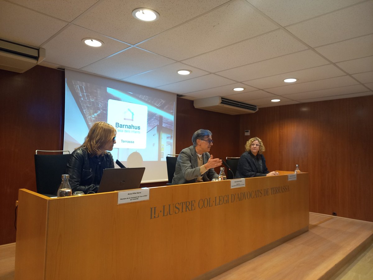 ICATERadvocats's tweet photo. Comencem la #FormacióTOAD amb @JBOADABATALLA, responsable del Torn d'Ofici @ICATERadvocats, @AnnaPinol, membre de la #ComissióTO i Eulalia Martínez, administrativa del Torn. Benvinguts i benvingudes #aprenem! https://t.co/vsLuoca5Em