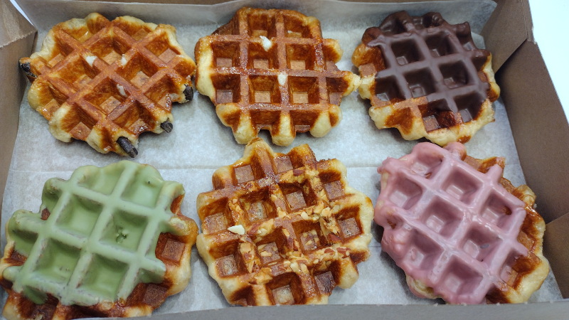 waffleyello's tweet photo. Yello!

Kick off Spring Break with Liege waffles!

ONLY TODAY! (March 22, 8 a.m.-3 p.m.)

Visit our shop and get any amount of our six Liege flavors for 50% OFF the regular price.

(We know it's snowing today. But spring is near, we promise.)

#waffles 
#liege 
#liegewaffles https://t.co/DtXivTgdDx