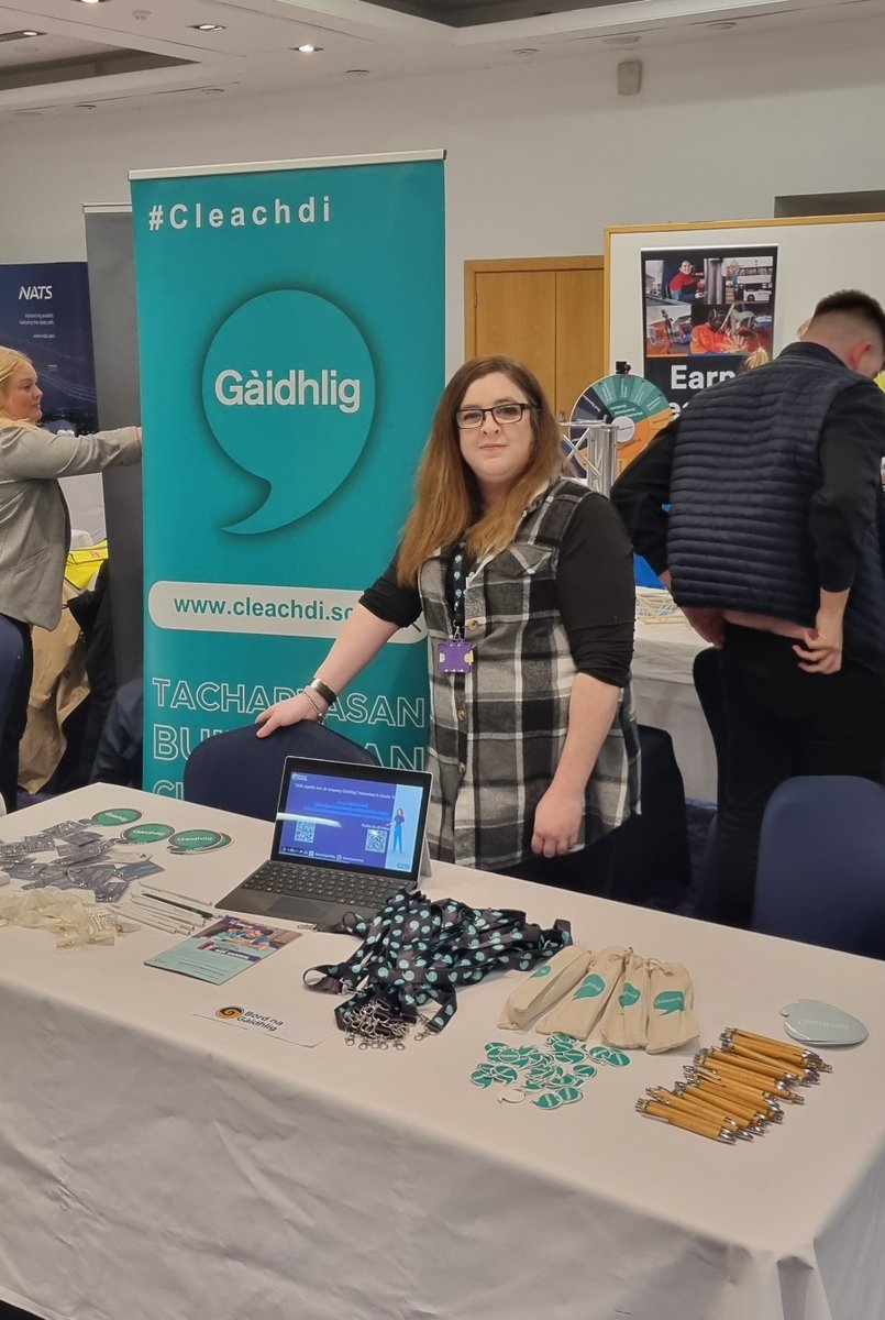 Bha Sian uabhasach toilichte a bhith aig 'Pathways to Careers' le @DYWScot ann an Cill Mhèarnaig an-raoir gus bruidhinn le daoine òga mu na cothroman a th' aca ann an dreuchdan Gàidhlig. Chòrd e rithe a bhith aig a' chiad tachartas mar seo le DYW san sgìre! #Gàidhlig #Gaelic