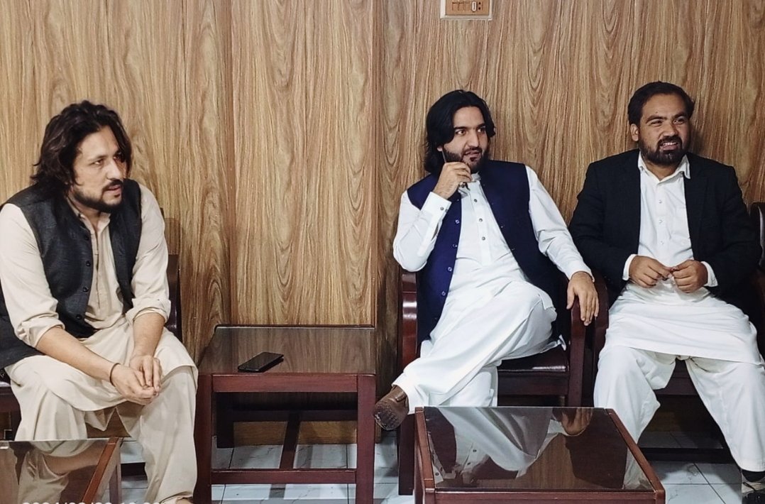 ItsUsmanAfridi's tweet photo. Discussion With Young And Most Energetic MPA Qari zahir And Adv Fayaz Afridi About Restoration Of Student Union In Khyber Pukhtoonkhwa Inshallah We Will Struggle Legaly And Also We Will Bring Bail In Kp Assembly Regarding Restoration Of Student Union Kp..
#RestoreStudentUnion https://t.co/9etpdvZw3r