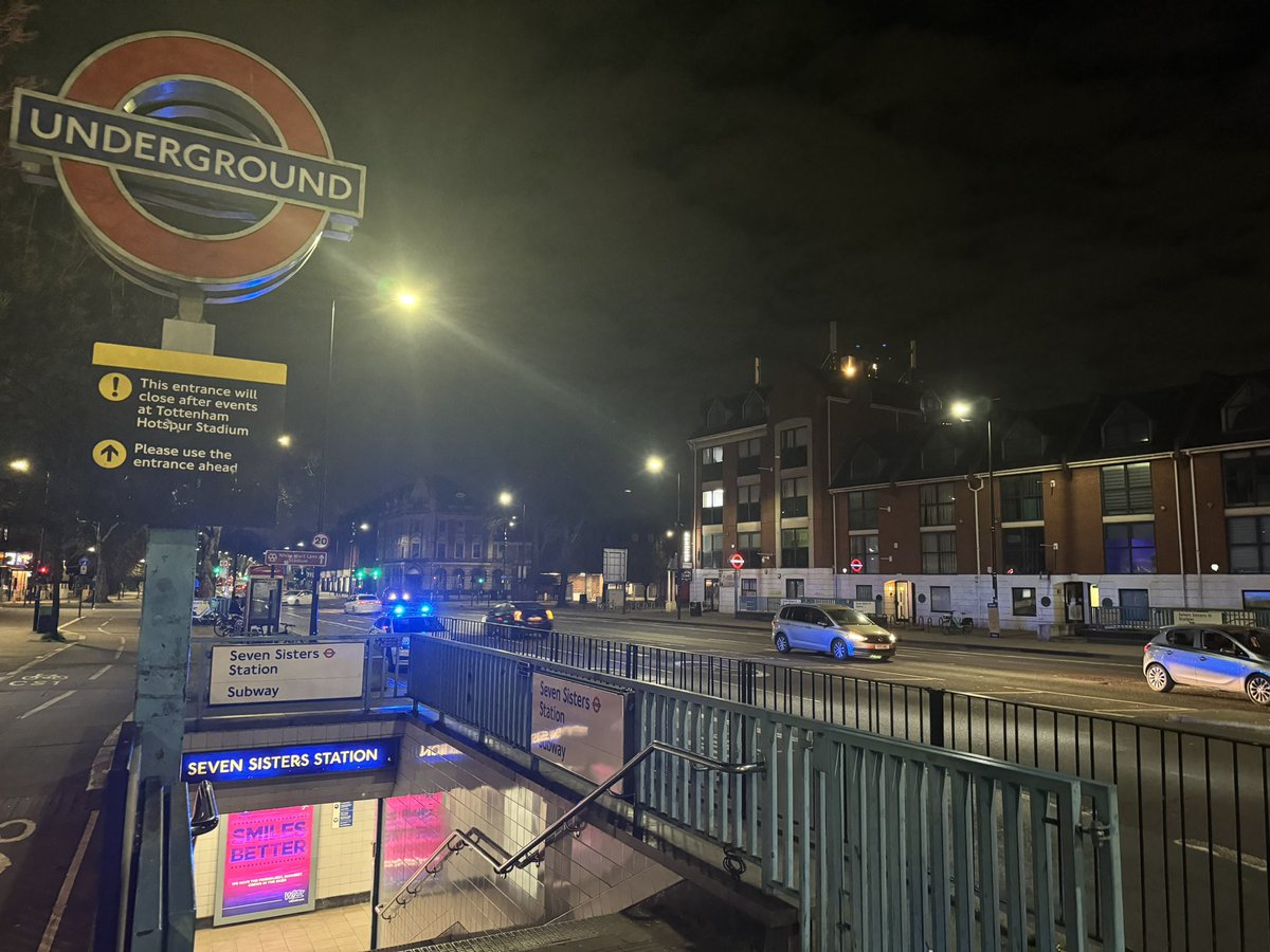 A very busy few days recently, including assisting our neighbouring boroughs response team. Regarding a male being attacked in #sevensisters underground station. X1 person arrested with the assistance of @BTPDogs,conducting a search along with colleagues from @MPSTottGreen