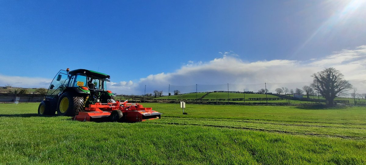 Great way to end the week with this combo delivery 👊 @JohnDeere 5075E and @TrimaxMowers Snake S2 320. Many thanks to Anthony from DJ's Golf Academy for the purchase. From all at Johnston Gilpins, we wish you all the best with your new venture. 🚜⛳️☝️ @SteveBlanch151