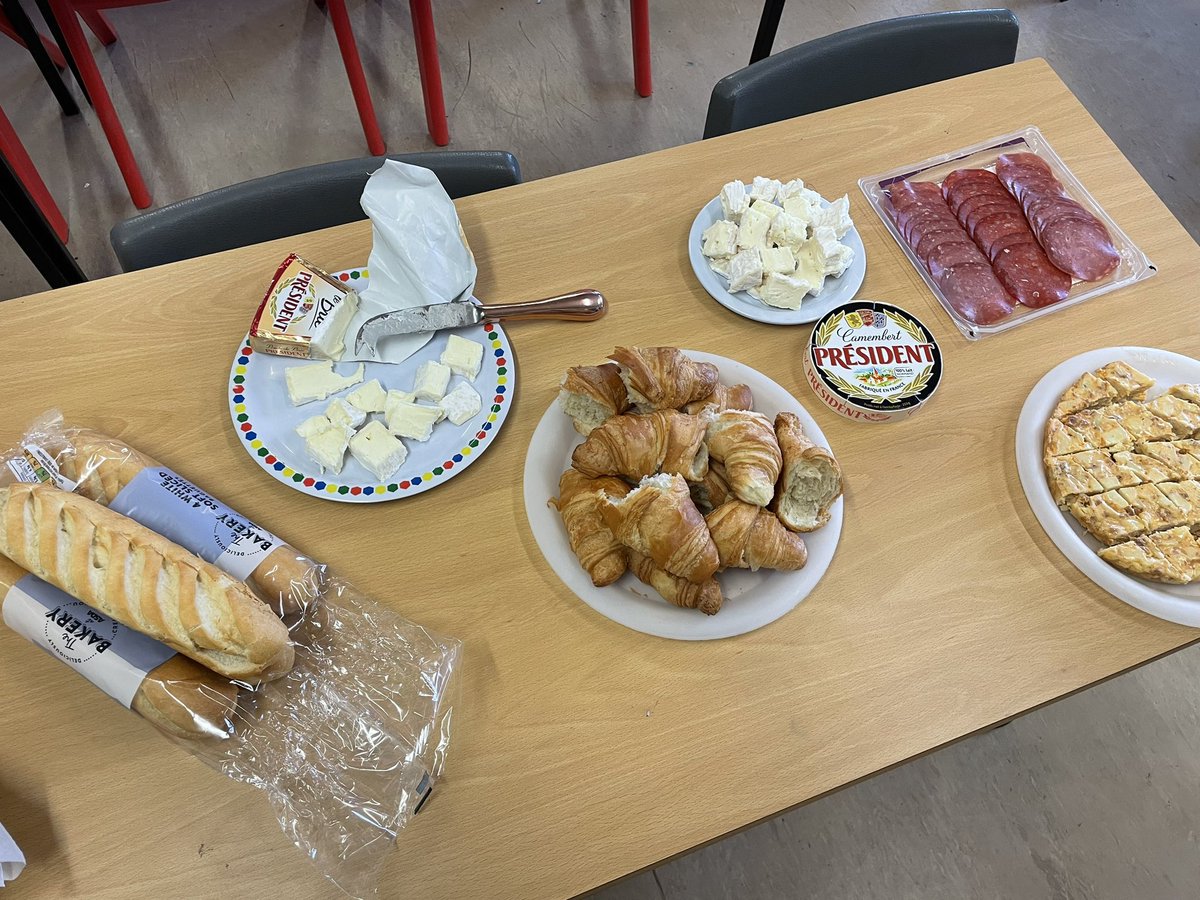 French and Spanish food tasting in Languages Club 🇫🇷 🇪🇸 <a href="/SpringwestA/">Springwest Academy 💙</a>