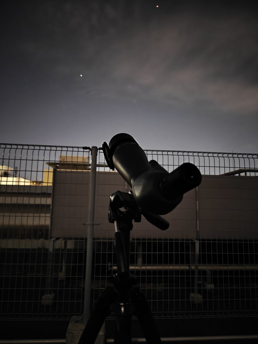 Mtennmon's tweet photo. 今日は30号館屋上にて彗星などの観測🔭を行いました！ https://t.co/PMqoKRcs0B