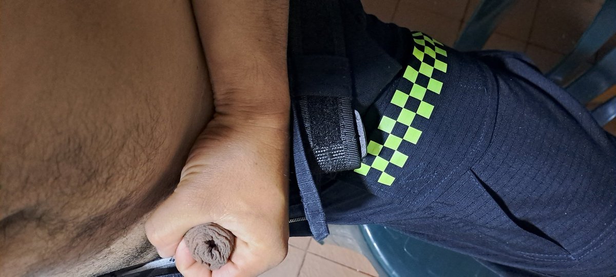 boygood66's tweet photo. A quien le gusta las rosas 🌹 pa darle una bien profunda 👮‍♂️#poliactivo https://t.co/sl7ZmBgrG0