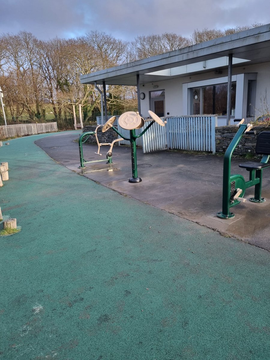 At Ysgol Hafen Lon Secondary SEND school, our experienced installation team found a way to maximise their outdoor space and created two amazing exercise zones – one on the playground and the other on the grass. #outdoorgym #SEND #freshairfitness