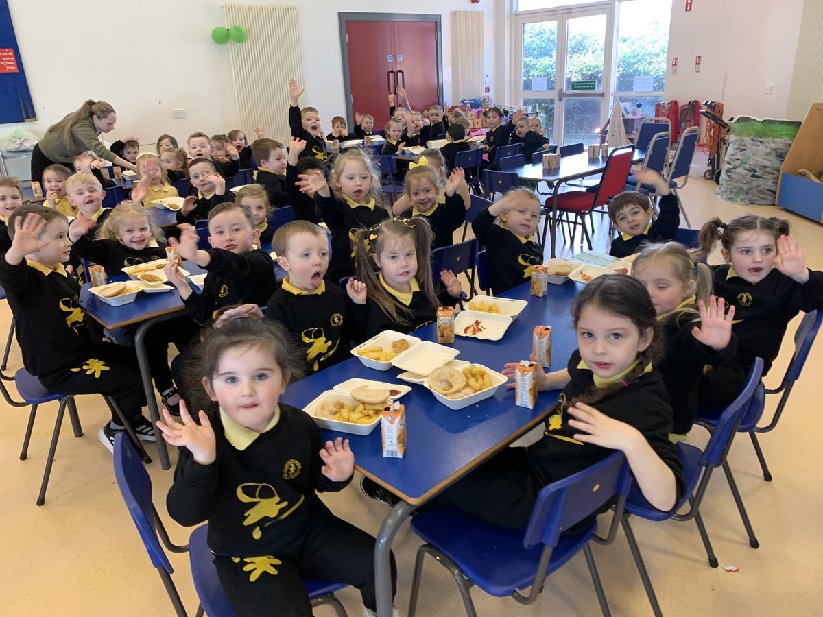 ctrps1's tweet photo. 👧👦 Today, our wonderful nursery children embarked on a special visit to the Primary School canteen for Friday lunch! 🍎🥪 This gentle transition towards P1 is filled with new experiences and exciting opportunities. 🌟 #NurseryLife #PrimaryTransition #FridayFun #NewBeginnings https://t.co/xdsqMYSylF