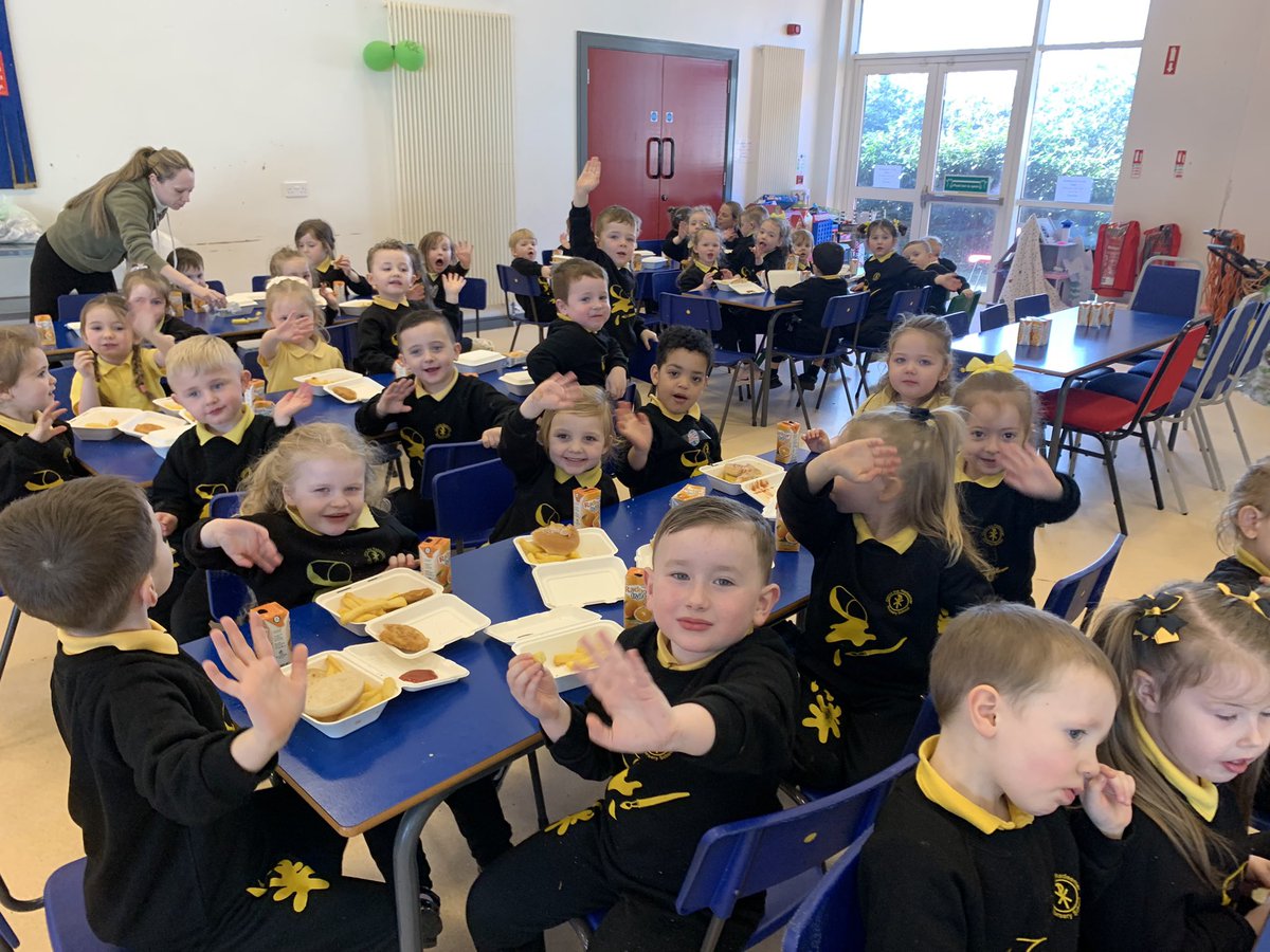 ctrps1's tweet photo. 👧👦 Today, our wonderful nursery children embarked on a special visit to the Primary School canteen for Friday lunch! 🍎🥪 This gentle transition towards P1 is filled with new experiences and exciting opportunities. 🌟 #NurseryLife #PrimaryTransition #FridayFun #NewBeginnings https://t.co/xdsqMYSylF
