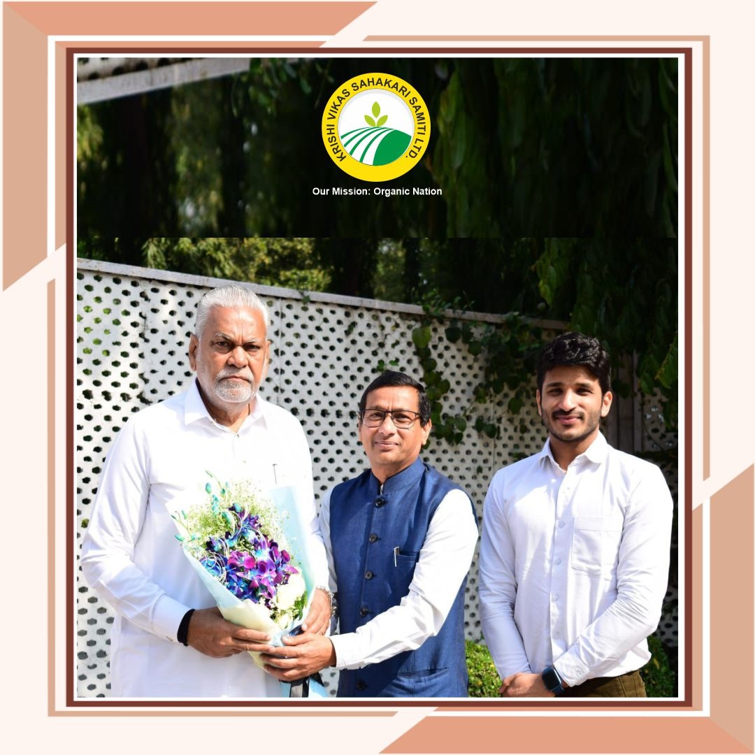kvssmscs's tweet photo. Driving Growth in #AnimalHusbandry and #FodderSector: Our Director, Shri Narsingh Dass Goyal, had the honor of discussing collaborative growth strategies with Shri Parshottam Rupala, Union Cabinet Minister @Dept_of_AHD #FodderDevelopment https://t.co/paxGxyZBJ1
