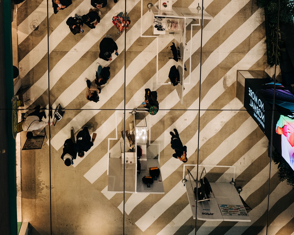 AriReddy's tweet image. Tokyo&apos;s reflections: where every crosswalk turns into a canvas of life in motion. #TokyoCrosswalk #MirrorReflection #UrbanTapestry #CityMovement #StreetPhotography #LifeInJapan #BusyCrossroads #TravelMoments
