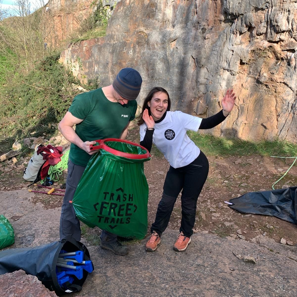 🌟 Last week 23 awesome student volunteers from Bangor Mountaineering Uni Society, one border collie and one BMC Access & Conservation Officer teamed up with @TrashFreeTrails for a crag clean-up at popular limestone crag Penmaen Head. And boy, did they find a lot of litter!⁠