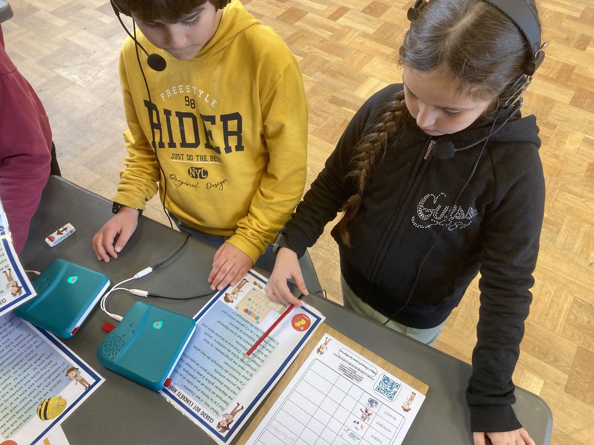 <a href="/festirobot76/">Festirobot</a> Cluedobot en action. Défi : un robot accusé d'avoir volé la médaille d'or. Serez-vous vous relever le défi? Qui est le responsable tous les robots ont été interrogé à vous de jouer / prim76.ac-normandie.fr/cluedo-bot
<a href="/mybookinou/">Bookinou</a> <a href="/dsden76/">DSDEN76</a> <a href="/DraneNormandie/">DRANE Normandie</a>