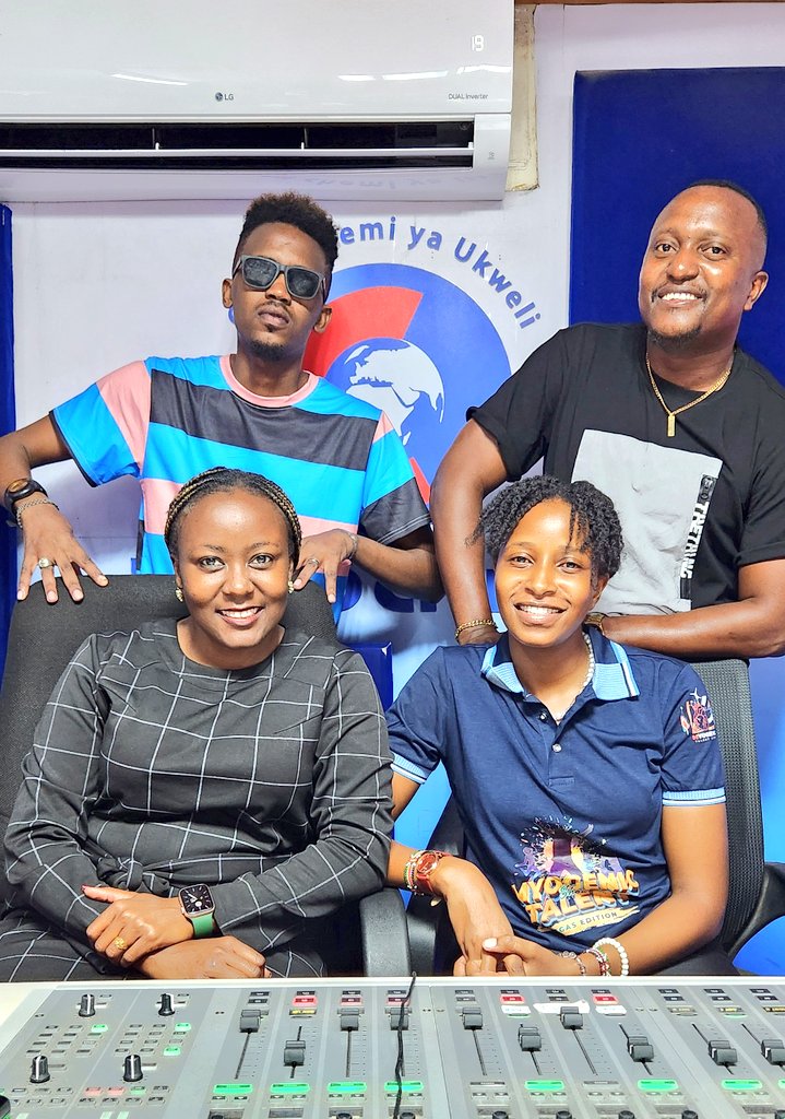 Karibu ndani ya #MamboMseto furahidei edition na kama kawaida tumekuandalia show itakayo kuburudisha na kukuelimisha isitoshe tunapiga gumzo naye Pish Kari pamoja na Weezdom254 .Je, una swali kwao?

#MamboMseto 
#RadioNumberOne