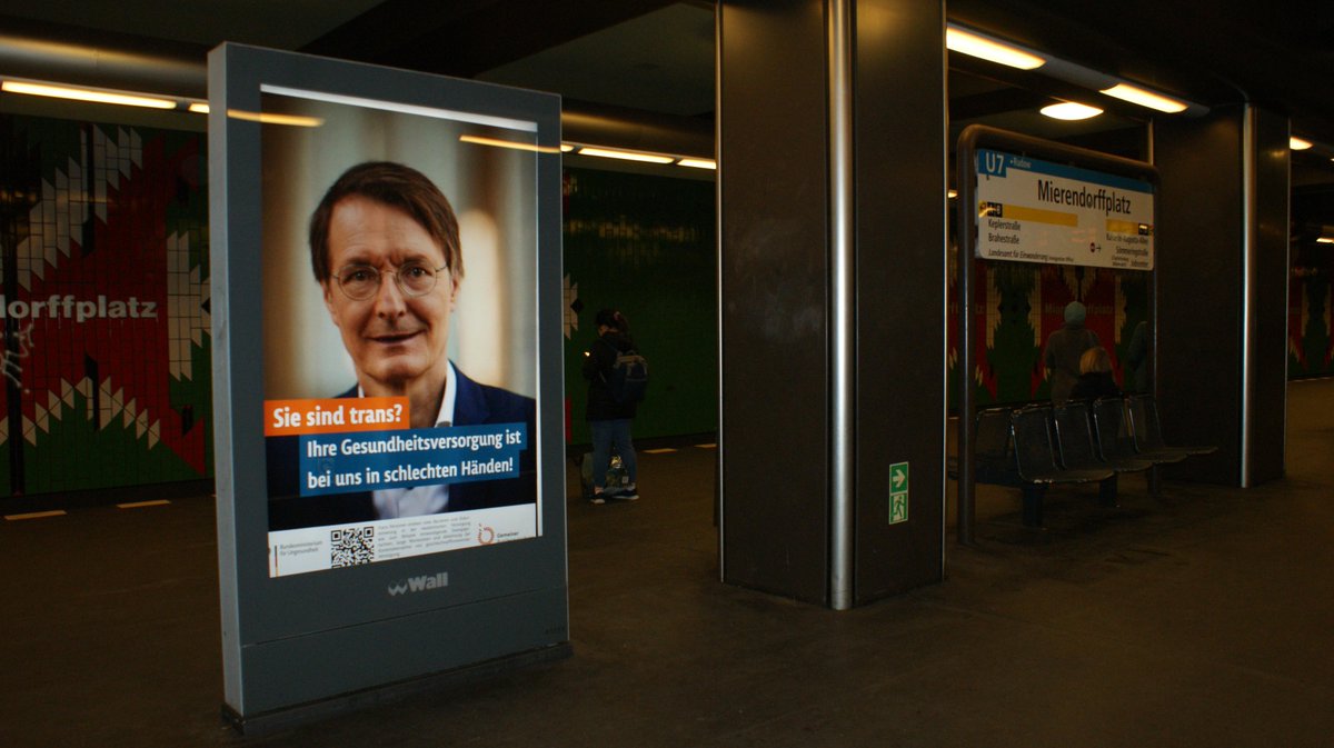 TransGesundheit's tweet photo. 2/2 AdBusting-Kampagne von Trans Justice Berlin anlässlich des Aktionstages für Trans*Gesundheit  

Liebe Grüße aus Berlin und Potsdam

#TransRightsAreHumanRights

#TransRightsAreHumanRights https://t.co/pf1Ty16zYg