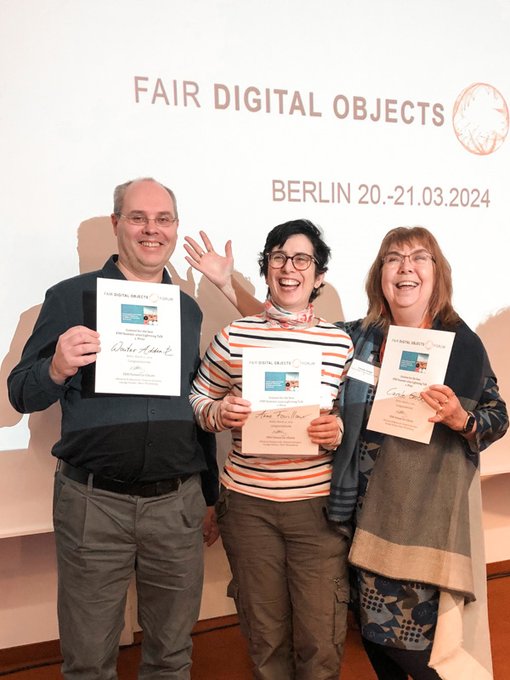 Really proud to see our colleague @wouter99999 receive the lightening talk prize at the Berlin #FAIR Digital Object Forum meeting! Way to go, Wouter! @DiSSCoEU @Naturalis_Sci @Bicikl_H2020 @eurotaxonomy @REA_research @DisscoFlanders @DisscoSpain @BiodiversityDT @DiSSCobutDanish