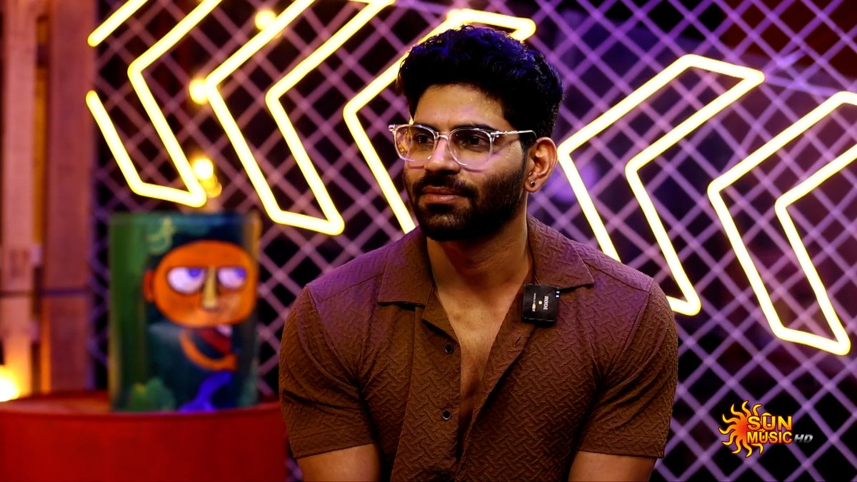 BMFamdom's tweet photo. BM Exclusive Interview on #SunMusic 🔥💥
LINK 👇👇👇
https://t.co/LPj6iWhy9o
#BalajiMurugadoss #KaavyaArivumani #AaoKillelle #BalajiMurugadoss𓃵 #BalaFam #Kaavya #BeReadyMusic #DongliJumbo #RichyRichardson #PravinMani #Anirudh #AnirudhRavichander #VaishaliSriprathap #NavinB https://t.co/FdkyixFCLR